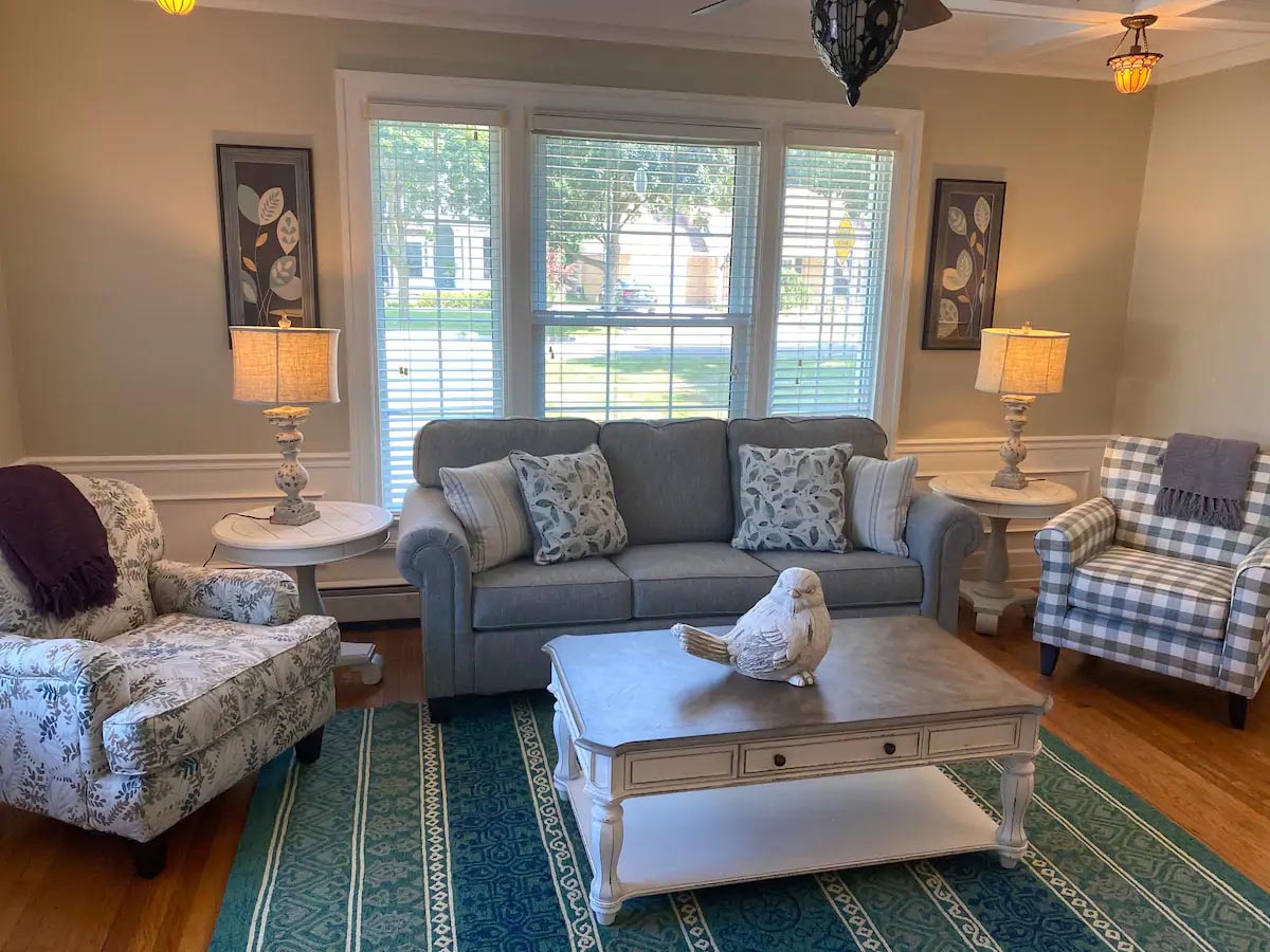 602 E Main - River Suite